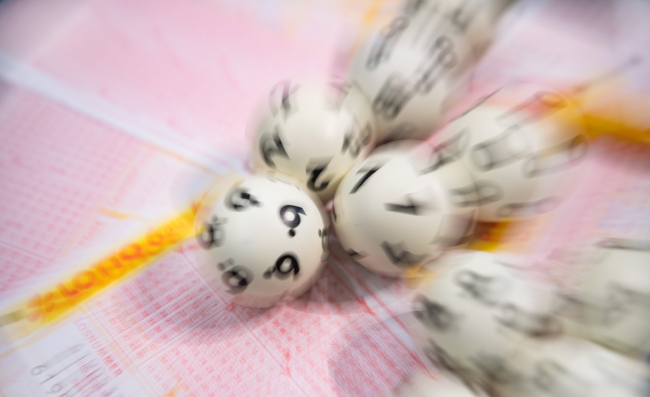 Die Kugel sind gefallen! Ein Erfurter räumt beim Lotto in Thüringen ordentlich ab. (Symbolbild)