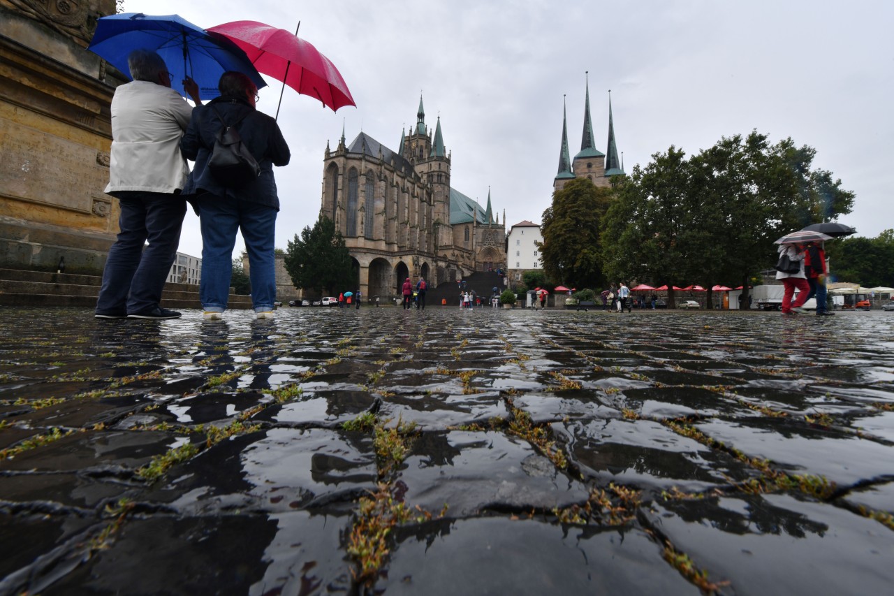 In Erfurt bleibt das Wetter ungemütlich! Es kommt nass von oben runter. (Archivbild)
