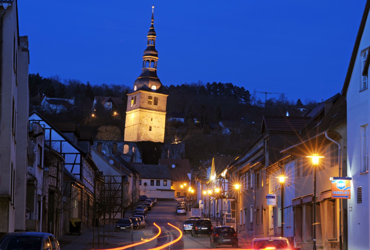 Der schiefe Turm von Bad Frankenhausen (Thüringen) soll zum Tourismusmagneten werden. (Archivbild)