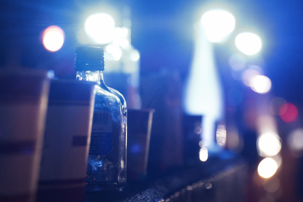 In Thüringen hätte ein 21-Jähriger lieber die Hände vom Alkohol oder Steuer gelassen. (Symbolbild)