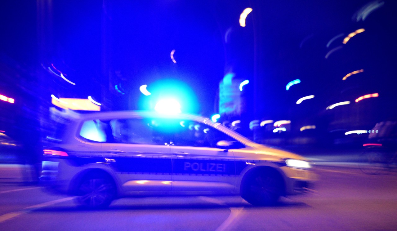 Eine Explosion riss einen Mann in Erfurt am Mittwoch unsanft aus dem Schlaf. Sofort alarmierte er die Polizei. (Symbolbild)