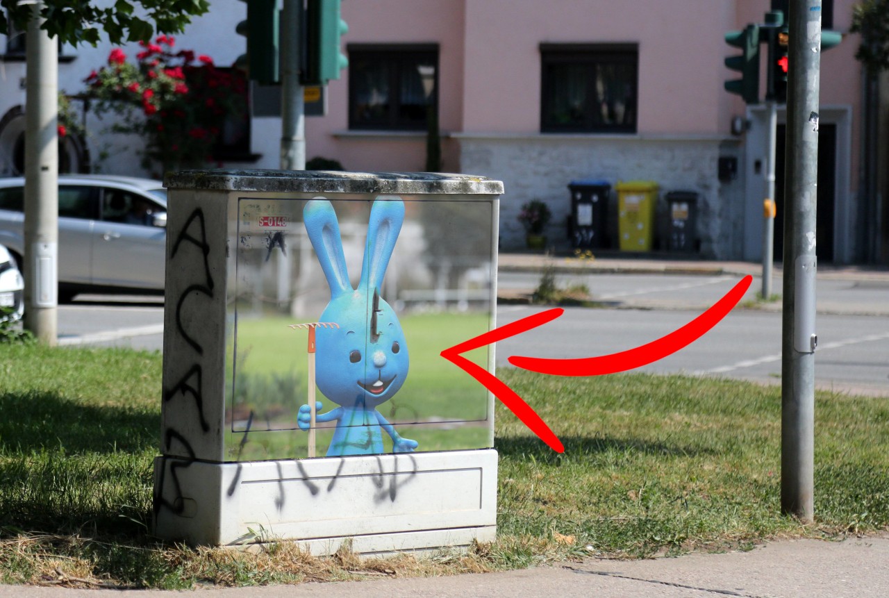 Das  „Kikaninchen“ ziert jetzt einige Stromkästen in Erfurt. (Montage)