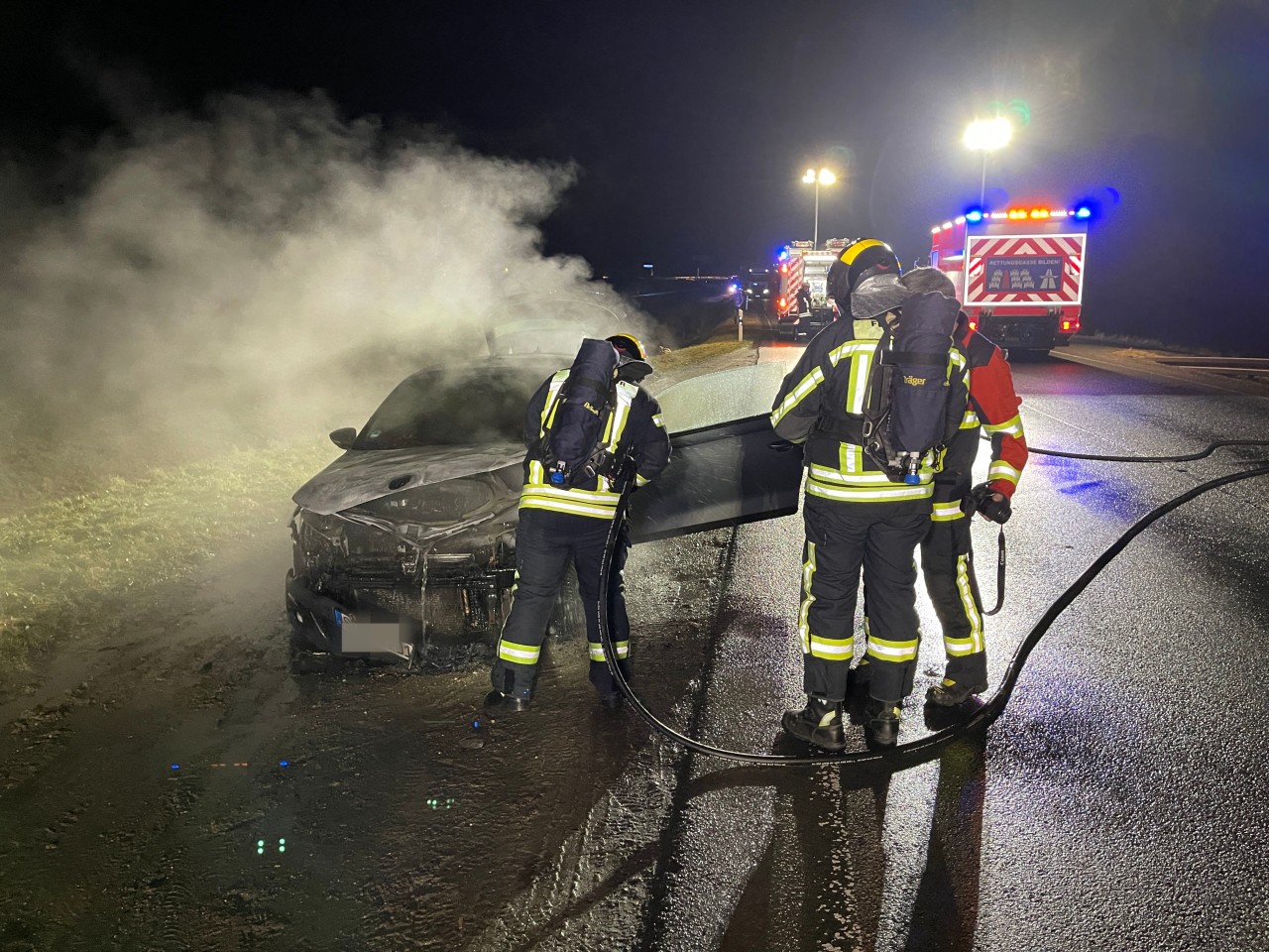 Auf der A9 in Thüringen ist ein Auto vollständig ausgebrannt. 