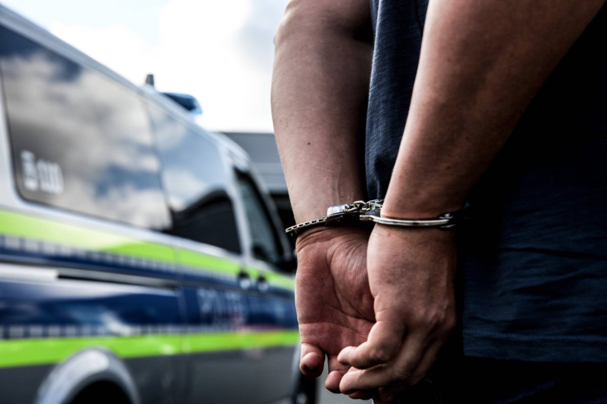 thüringen altenburg festnahme polizei handschellen