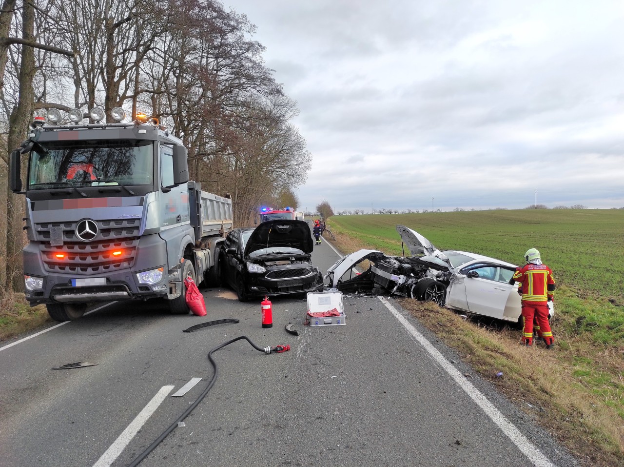Beide Unfallautos mussten nach dem Unfall im Unstrut-Hainich-Kreis abgeschleppt werden.