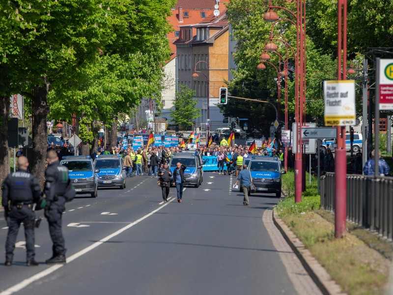 Tausende Menschen haben am 1.Mai 2019 am Tag der Arbeit in Thüringen für eine soziale Gesellschaft, bessere Löhne und gegen rechte Tendenzen demonstriert. Zu einer Kundgebung in Erfurt seien rund 7000 Menschen gekommen, teilte der DGB Hessen-Thüringen mit. Die Polizei sprach von 4000. Gegen eine AfD-Kundgebung gab es massive Proteste. (Michael Kremer, Snapart)