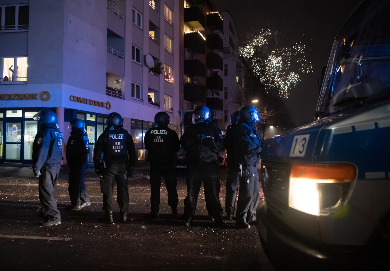 Während wir feiern, sind sie im Einsatz – die Polizei Thüringen rechnet mit einer langen Silvesternacht. (Archivbild)