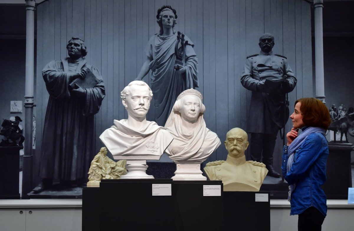 4 Ausstellung "Prominenz in Gips. Das Weimarer Donndorf-Museum"