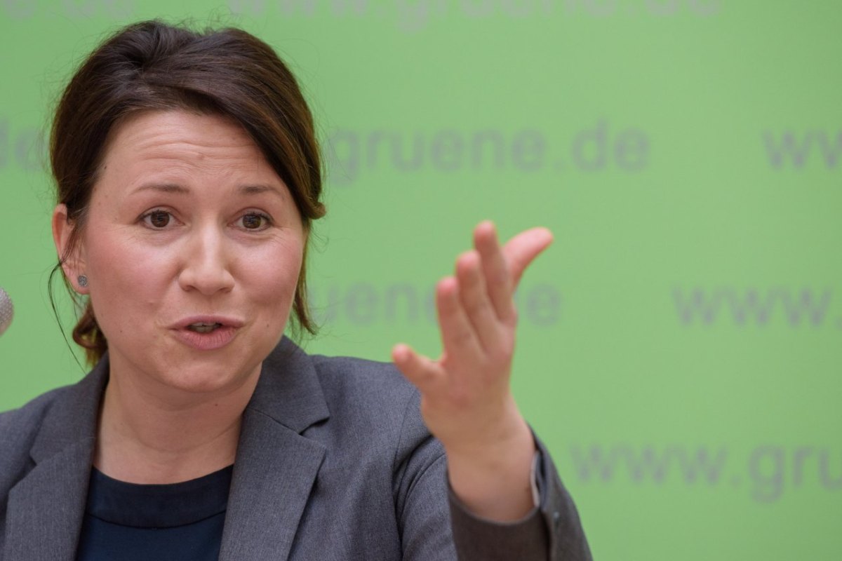 76027627 grüne3.jpg