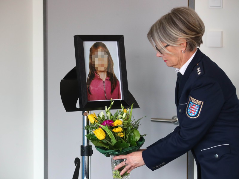 Bei einer Pressekonferenz sprach die Polizei am Dienstag (06.03.2018) über Details zum Mordfall Stephanie und wie sie dem Tatverdächtigen in akribischer Arbeit auf die Spur kam.