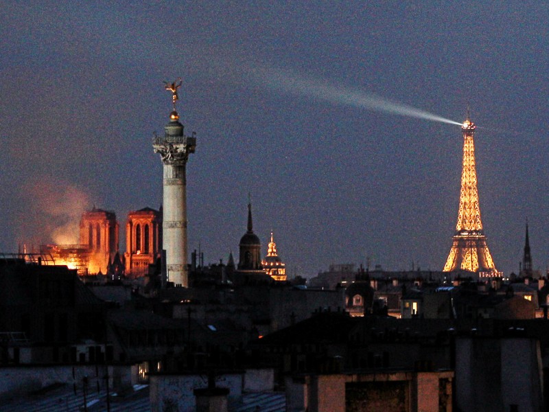 Neben dem Eiffelturm gilt die Kathedrale Notre-Dame als eines der Wahrzeichen von Paris.