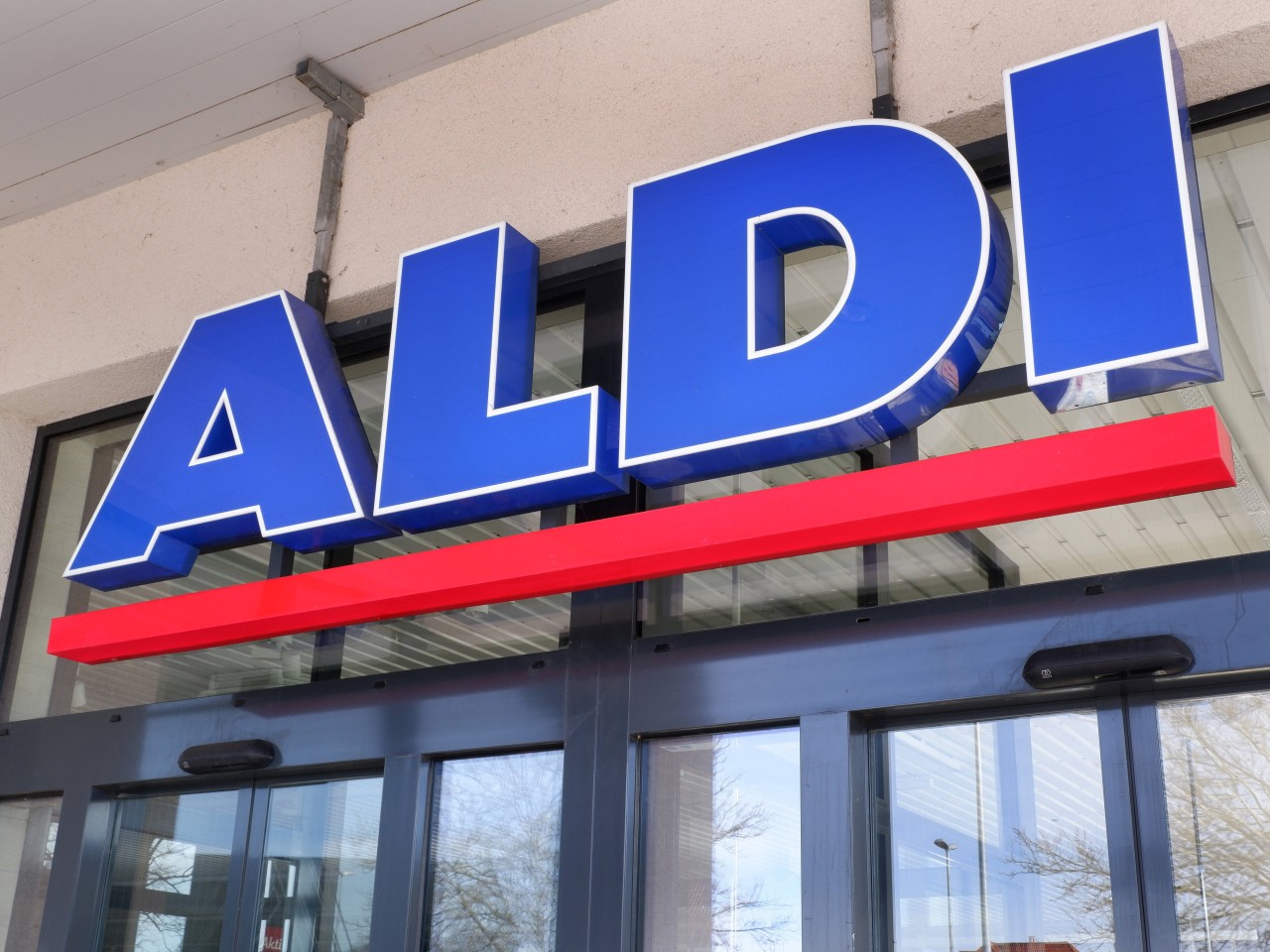 Der Aldi in Weimar stellt sein Angebot früher als geplant um. Grund ist die Unterstützung im Ukraine-Krieg. (Symbolbild)