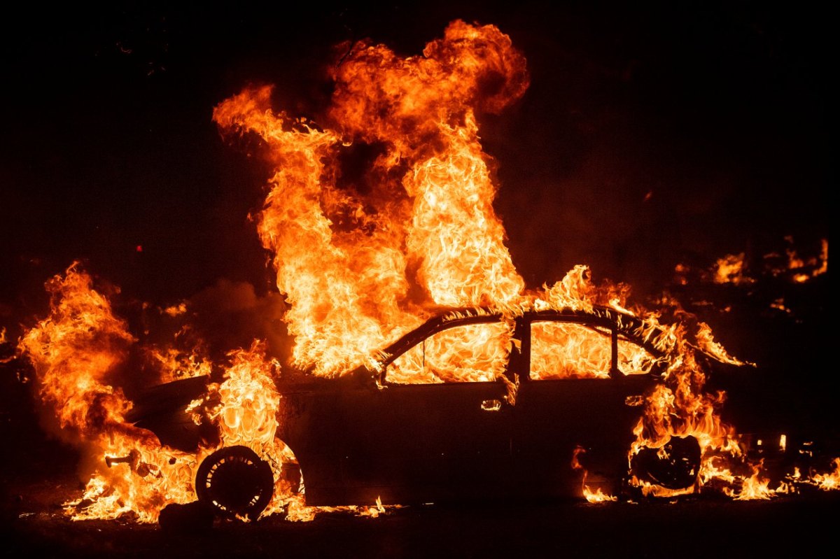 Auto brennt.jpg