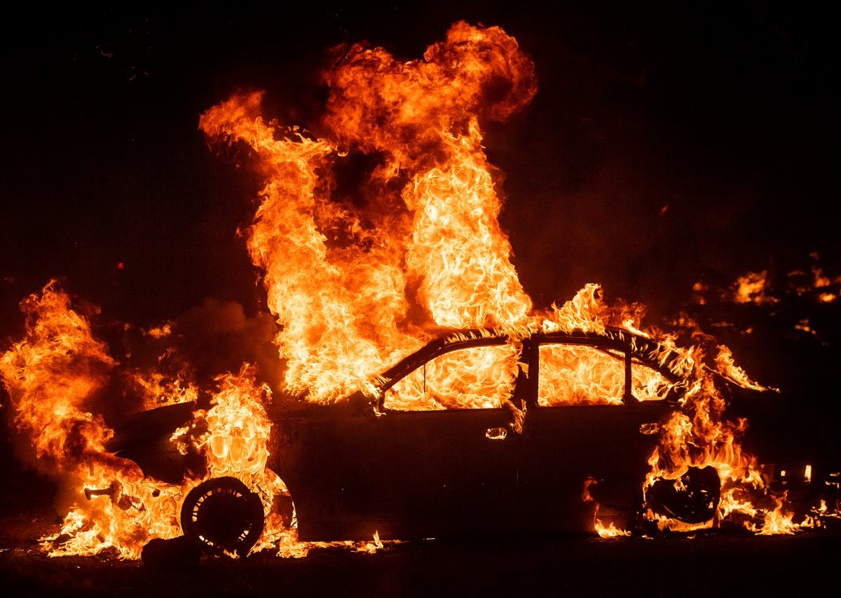 Auto brennt.jpg