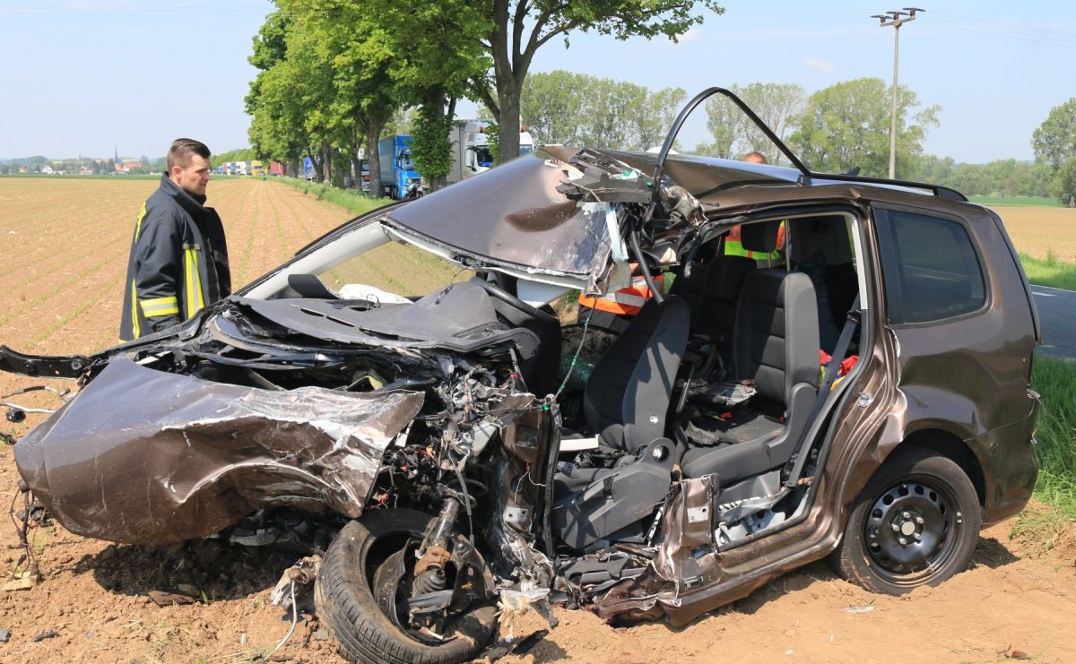 Auto kracht gegen Baum - Toter bei Unfall im Kreis Gotha