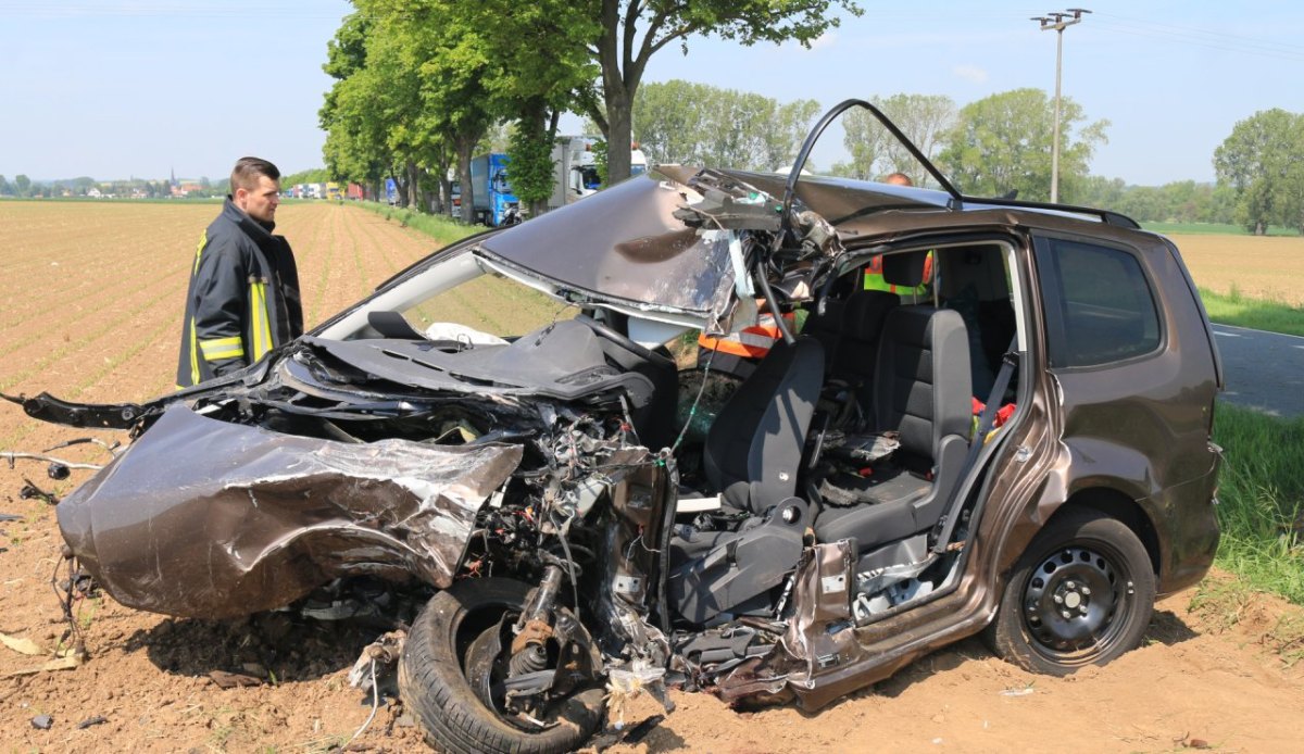 Auto kracht gegen Baum - Toter bei Unfall im Kreis Gotha