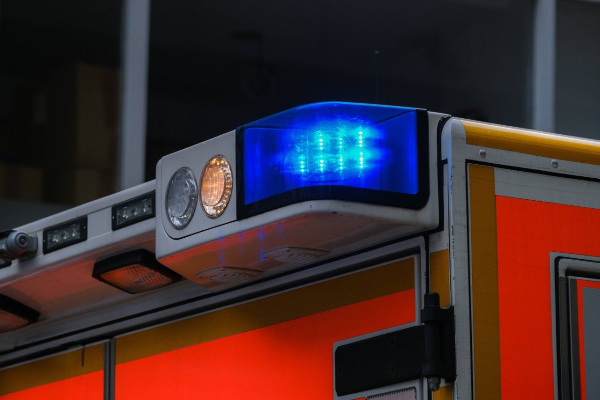 Bad Salzungen Achtjähriger läuft auf die Straße Polizei Krankenwagen Blaulicht Unfall