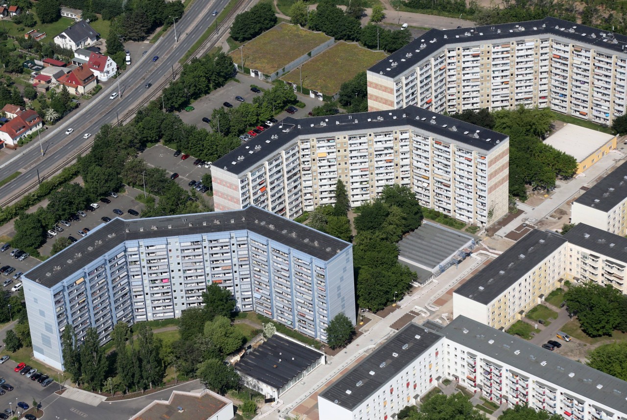 Der Berliner Platz ist geprägt von vielen Hochhäusern, die in der DDR entstanden sind.
