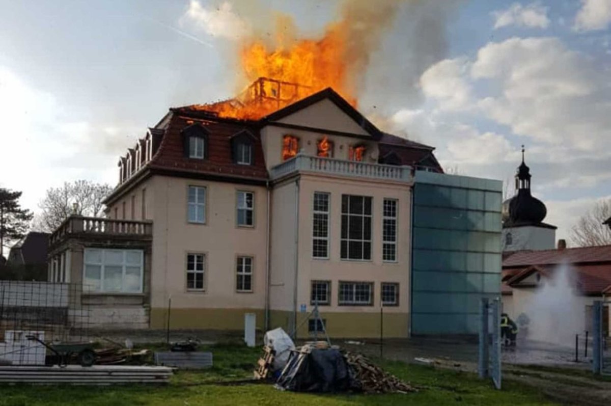 Brand Feuer Rittergut Guthmannshausen Thüringen Sömmerda Feuerwehr