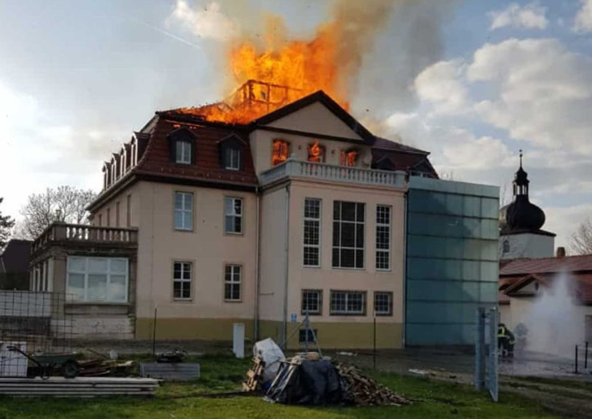 Brand Feuer Rittergut Guthmannshausen Thüringen Sömmerda Feuerwehr