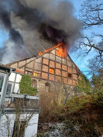 Nordhausen: Der Dachstuhl der Brauerei brannte am Samstag lichterloh. 