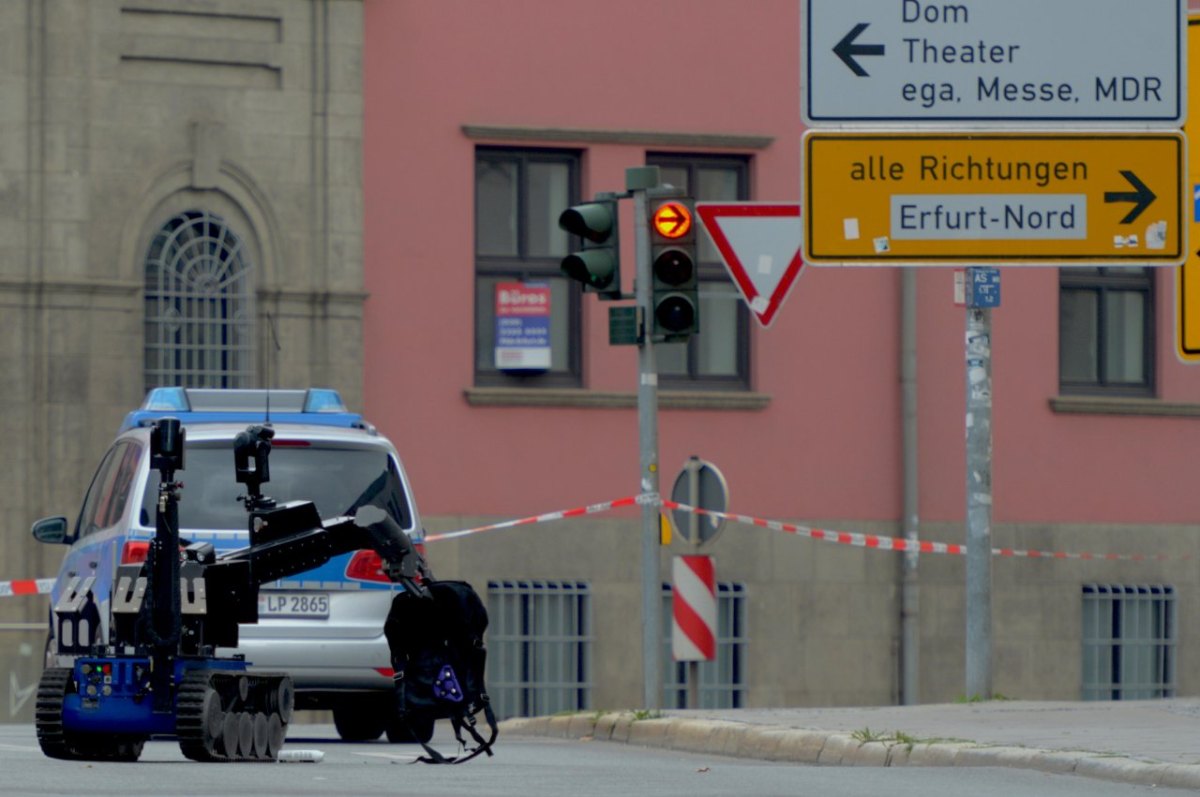 Bürgeramt Erfurt evakuiert - Sprengstoff-Roboter
