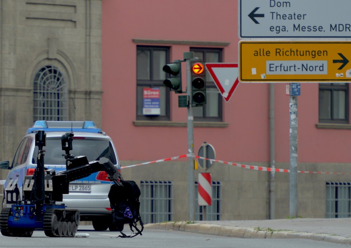 Bürgeramt Erfurt evakuiert - Sprengstoff-Roboter