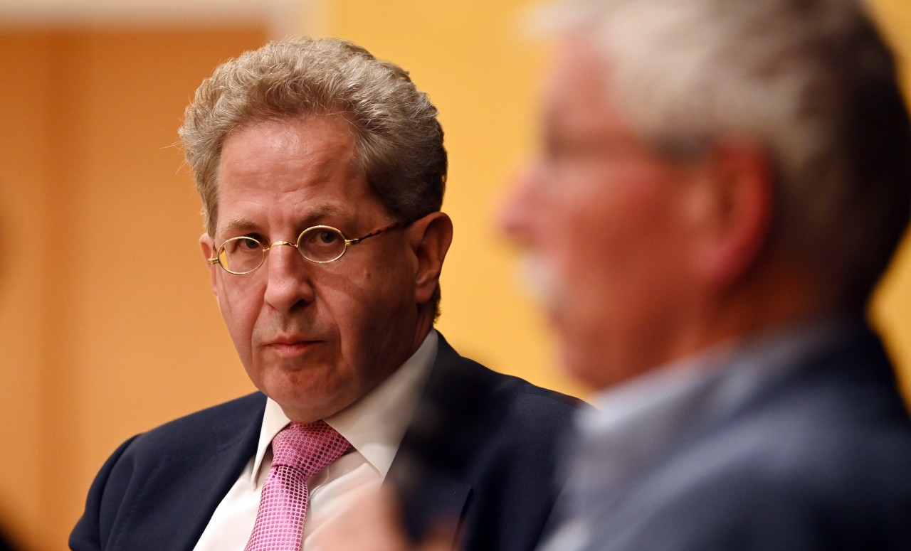 Tritt in Thüringen für die CDU bei der Bundestagswahl an: Ex-Verfassungsschutzchef Hans-Georg-Maaßen. Bei uns erfährst du, ob und wie es für ihn läuft... 