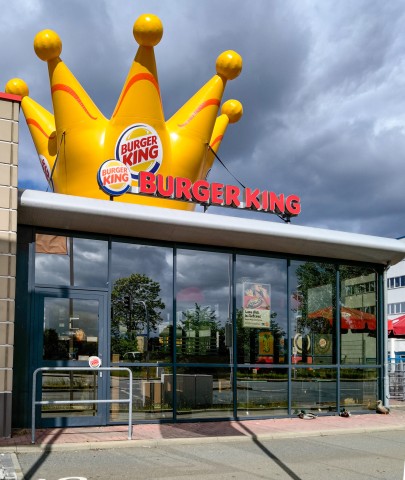 Diese drei Enten haben es sich richtig gemütlich gemacht vor Burger King in Gera. 