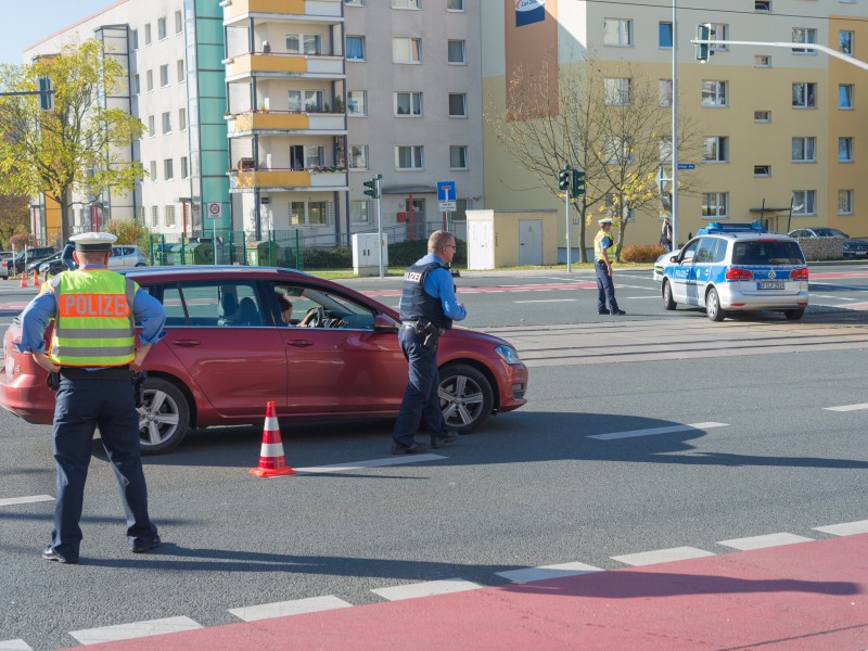 Die Polizei sperrte daraufhin die Zufahrtsstraßen zum Klinikum. Lobeda-Ost war von der Schnellstraße aus nicht mehr zu erreichen.