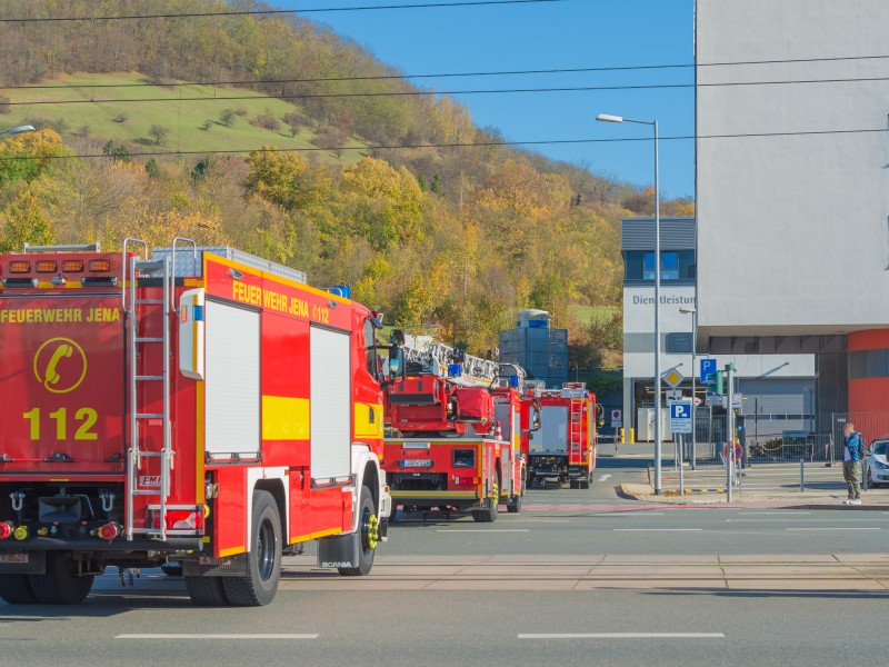 Am Dienstag (17.10.2017) ist eine Bombendrohung telefonisch am Universitätsklinikum Jena eingegangen. Die Feuerwehr war mit mehreren Fahrzeugen im Einsatz.