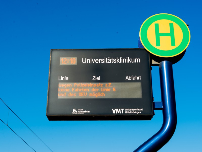 Der Jenaer Nahverkehr stellte den Betrieb von Bus und Straßenbahn im Ortsteil komplett ein.