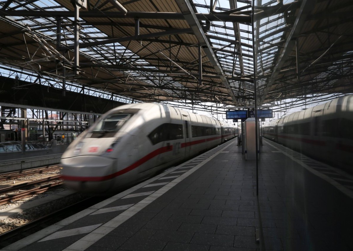 Deutsche-Bahn-Erfurt-Hbf.jpg