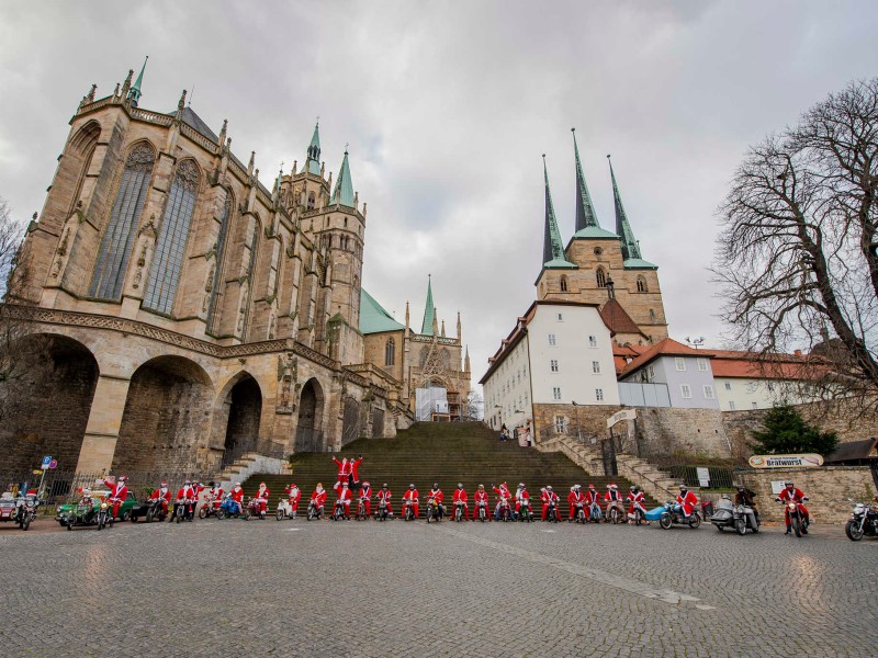 Das obligatorische, wenn auch nicht erlaubte, Foto vorm Erfurter Dom durfte nicht fehlen.