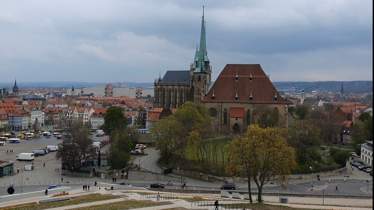 Vom Petersberg aus hast du einen wunderbaren Blick auf den Domplatz und den Erfurter Dom. 
