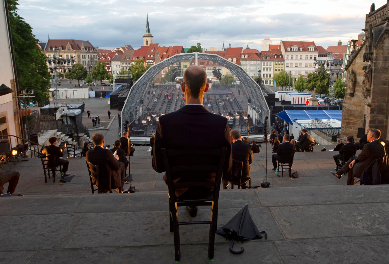 Domstufen-Festspiele in Erfurt: Im vergangenen Jahr saßen die Sänger in einem vergrößerten Abstand zueinander.