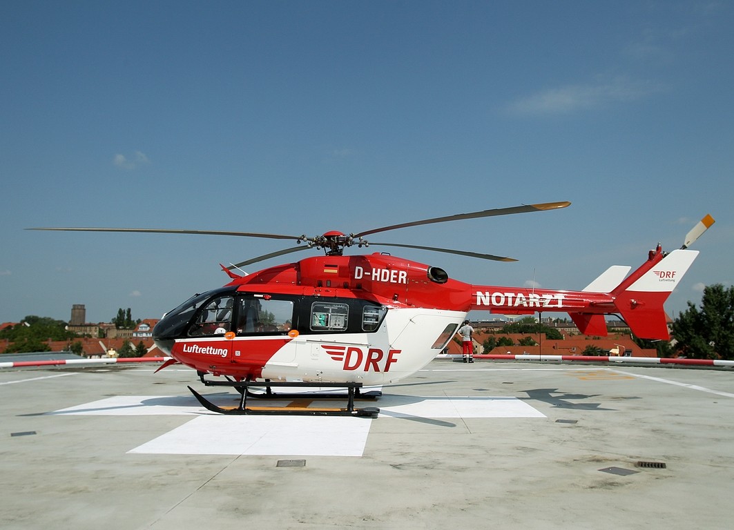 Ein Hubschrauber dieses Typs (EC145) operiert auch für die DRF Luftrettung von Bad Berka aus. (Archiv)
