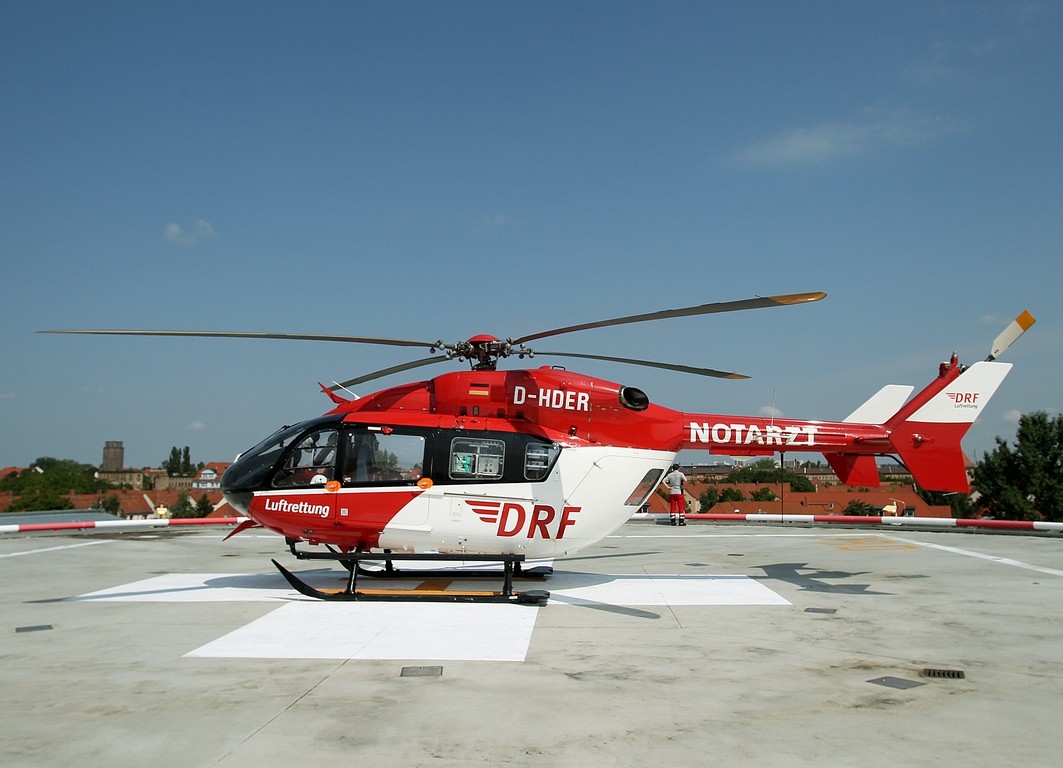 Ein Hubschrauber dieses Typs (EC145) operiert auch für die DRF Luftrettung von Bad Berka aus. (Archiv)