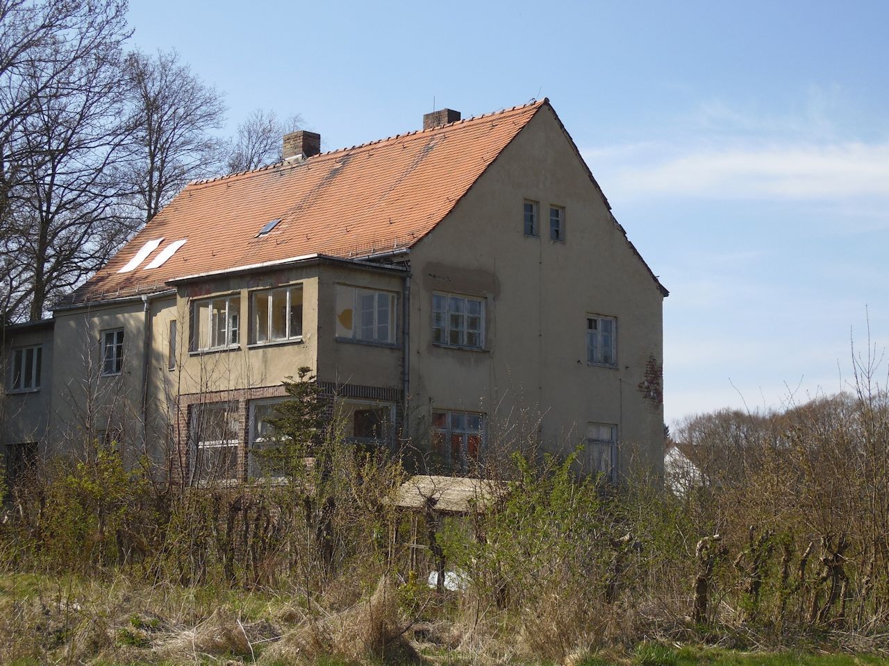Die ehemalige Kinder-Lungenklinik in Harzgerode steht schon einige Jahre leer.