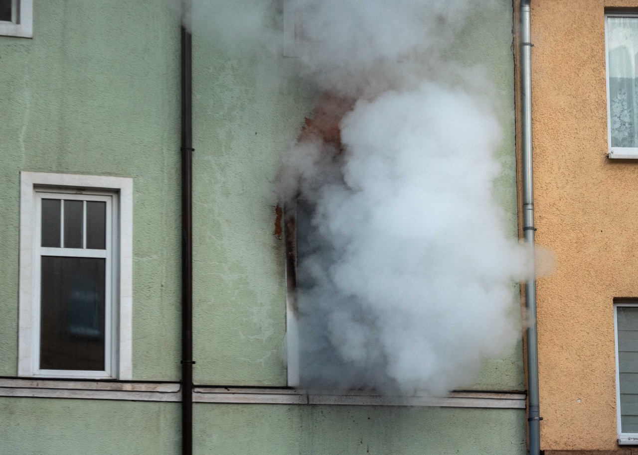 Die junge Frau, die im siebenten Monat schwanger ist, wurde bei dem Feuer in Erfurt schwer verletzt. 