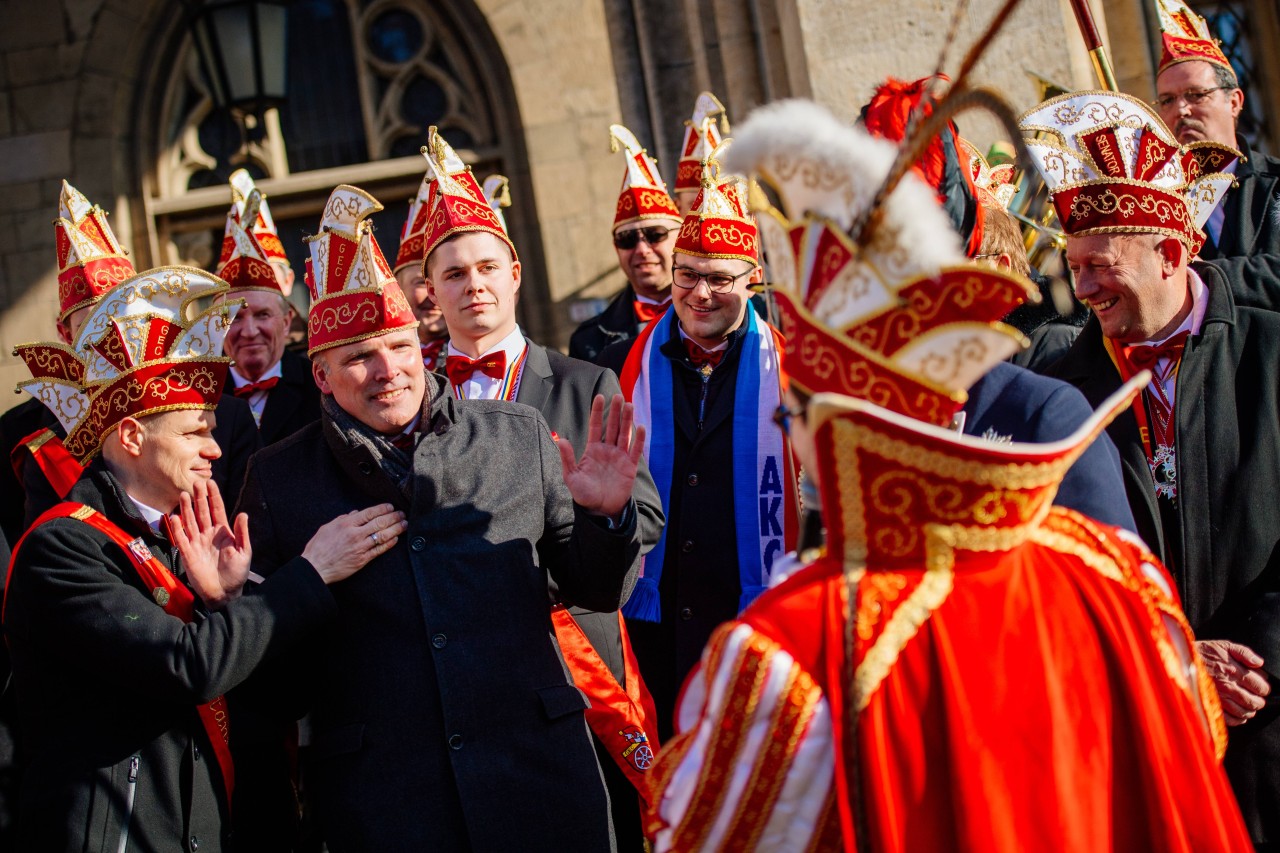 Oberbürgermeister Andreas Bausewein sagte am Freitagmittag den Rathaussturm in Erfurt ab. (Archivbild)
