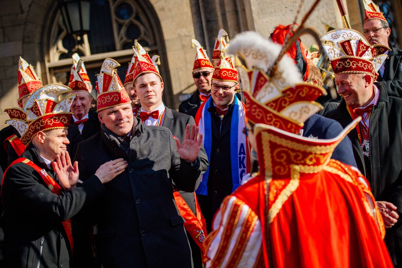 Oberbürgermeister Andreas Bausewein sagte am Freitagmittag den Rathaussturm in Erfurt ab. (Archivbild)