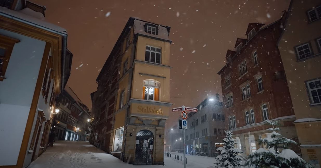 Erfurt im winterlichen Schneetreiben.