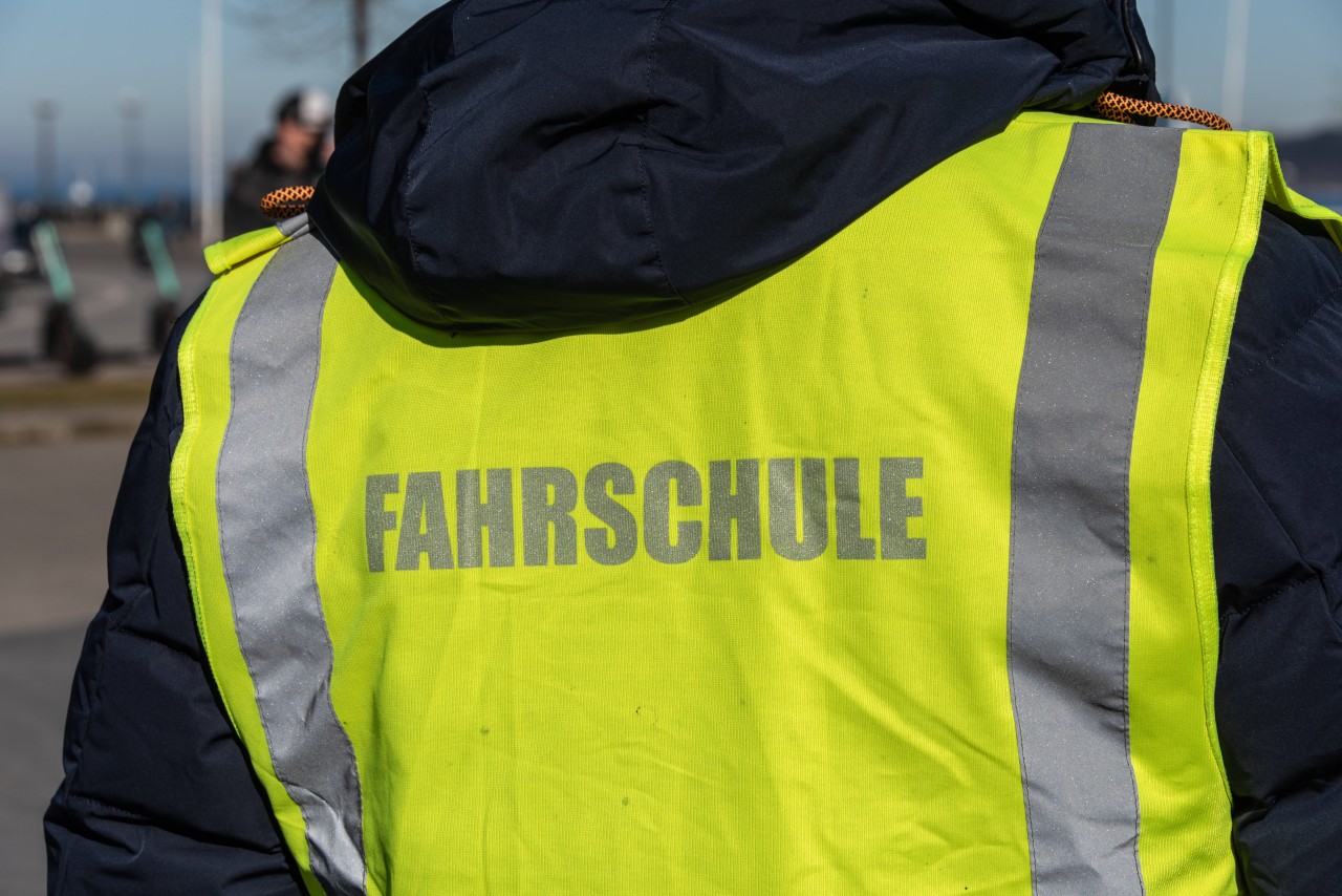 Wegen Fahrlehrermangel machen sich die Fahrschulen in Erfurt große Sorgen. (Symbolbild)