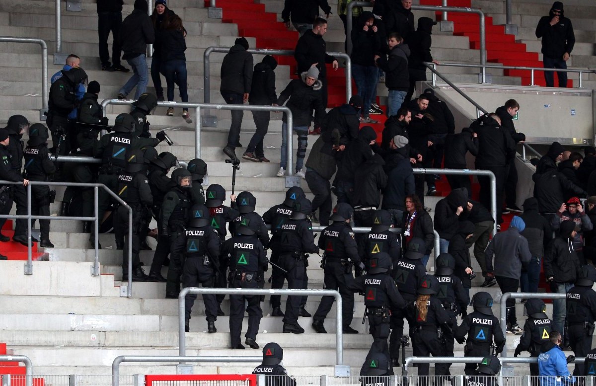 Fan-Ausschreitungen im Steigerwaldstadion in Erfurt