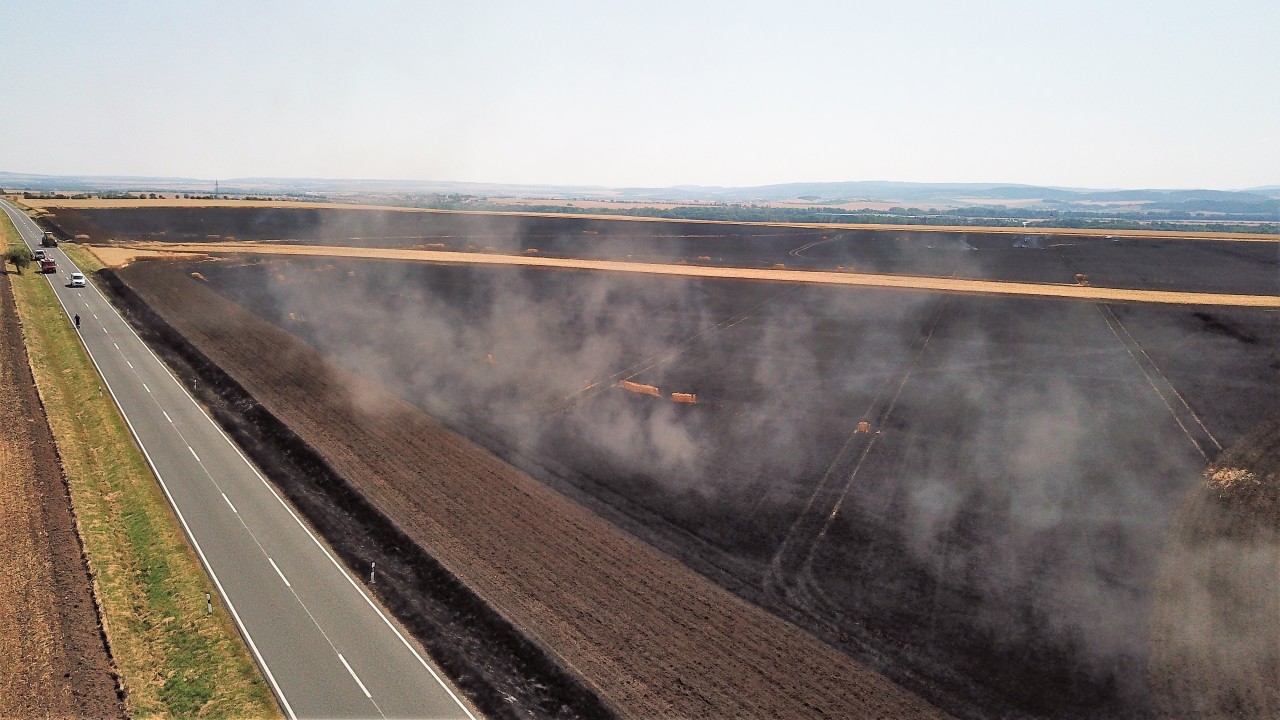 Rund 40 Hektar Feld standen in Thüringen in Flammen.