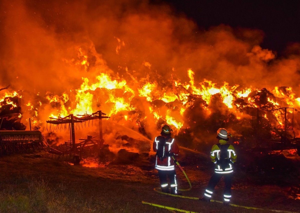 Feuer Feuerwehr Brand Flammen Hausbrand Vollbrand