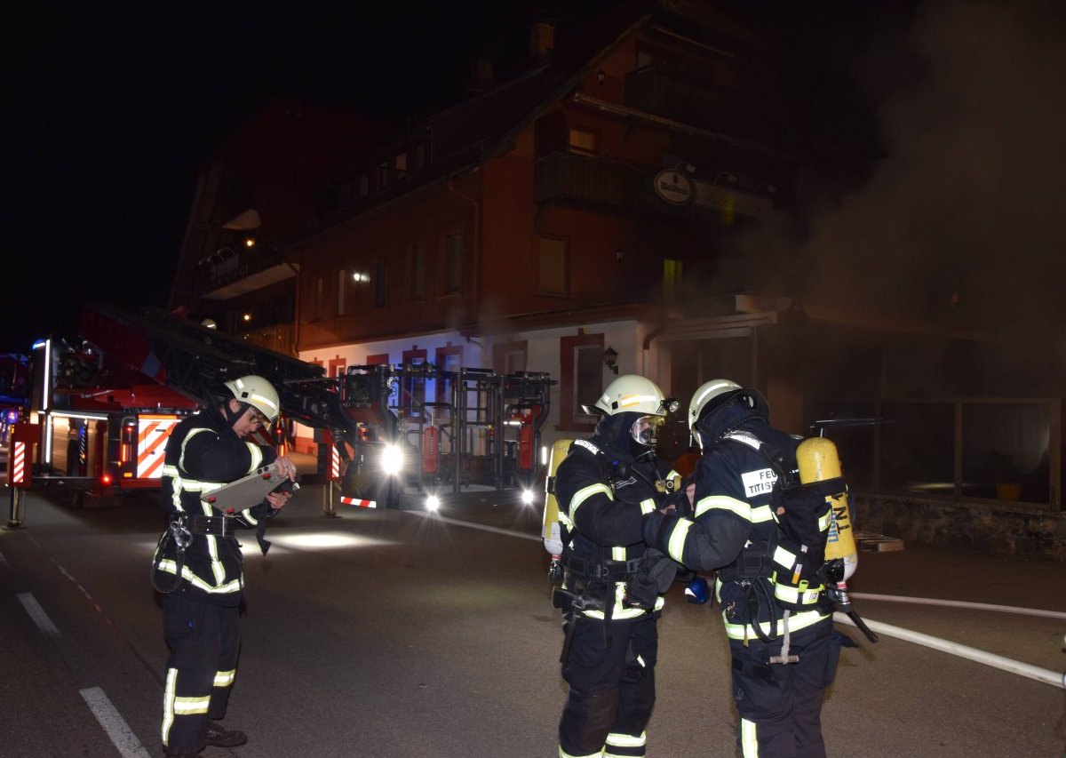 Feuerwehr evakuiert Gebäude