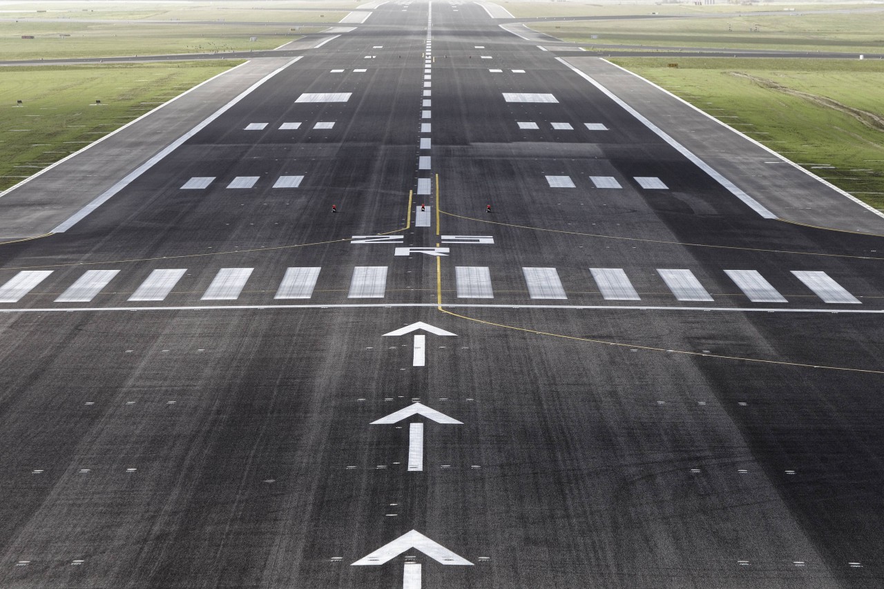 Flughafen Leipzig/Halle zahlt 90 Millionen Euro für sanierte Start- und Landebahn. (Symbolbild)