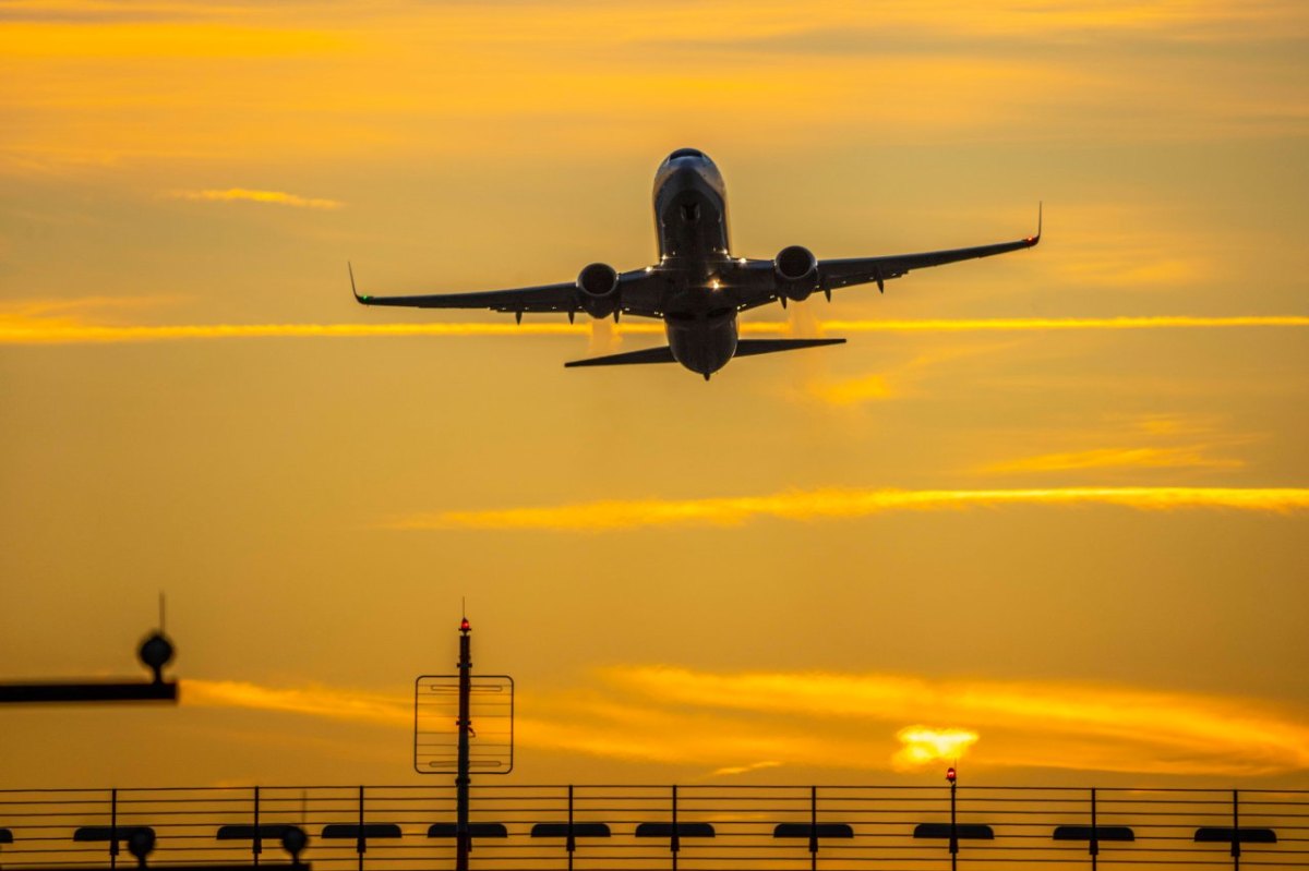 Flugzeug Flughafen Leipzig.jpg